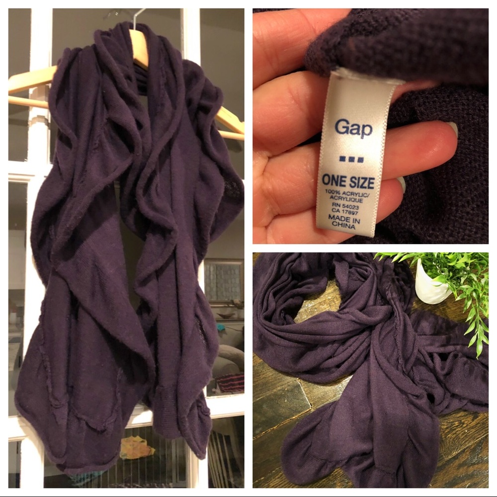 ❄️GAP Scarf with Ruffles❄️